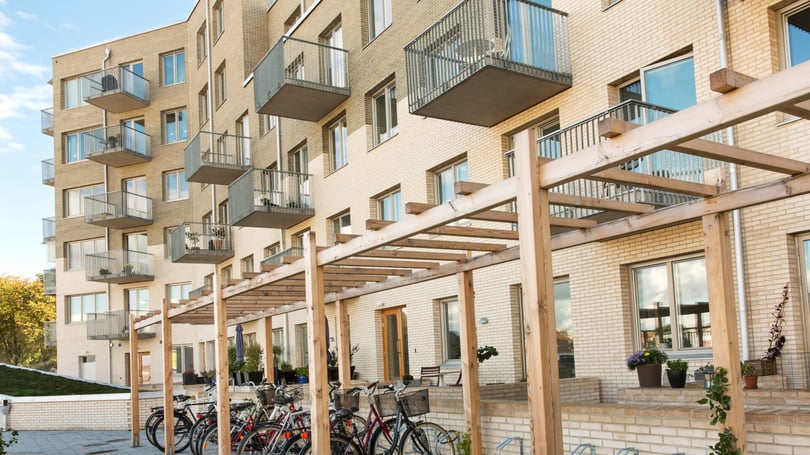 Cykelparkering utanför flerbostadshus