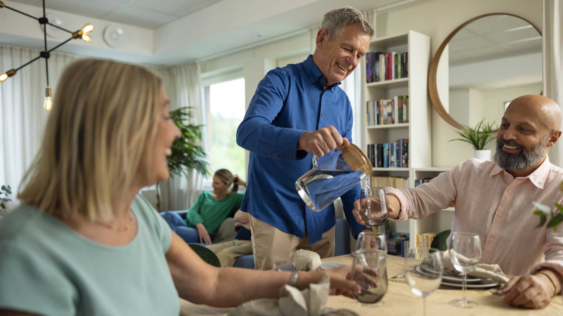 Boende umgås i gemensamhetslokal